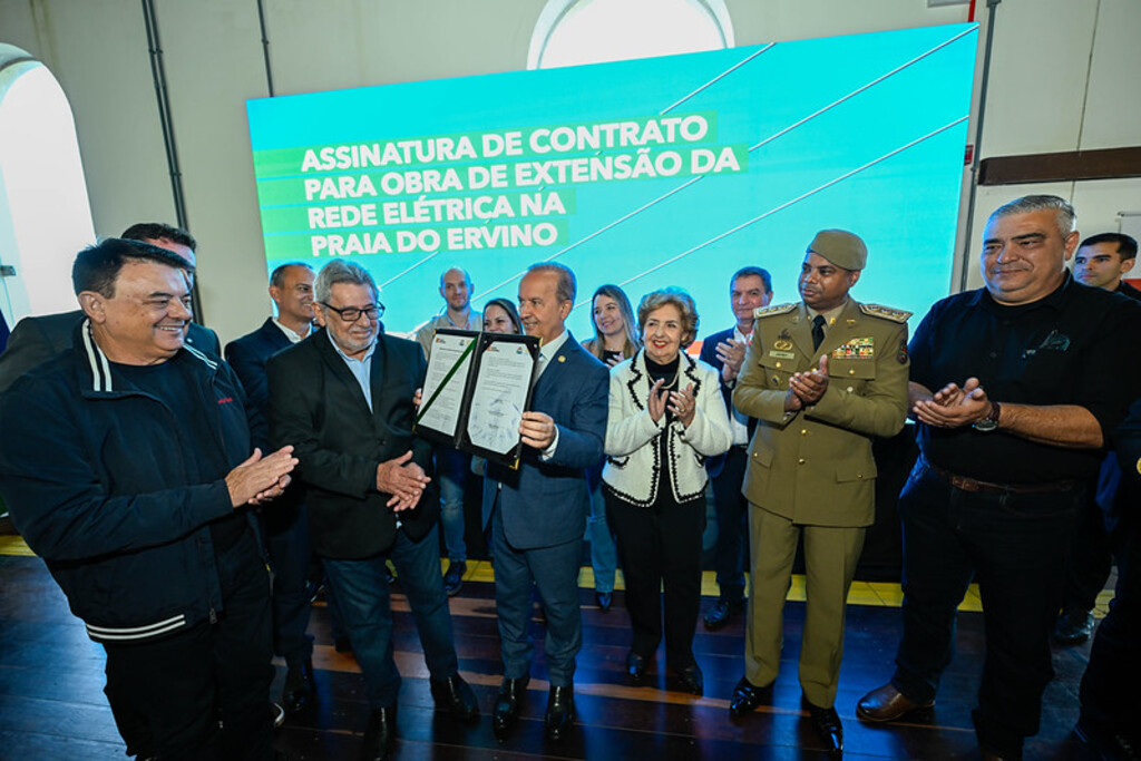 Obras levam energia elétrica à região norte da Praia do Ervino