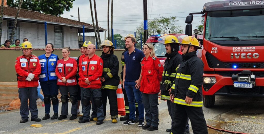 Escola Pública de Trânsito realiza simulado de acidente para alunos de escola do bairro Vila Nova